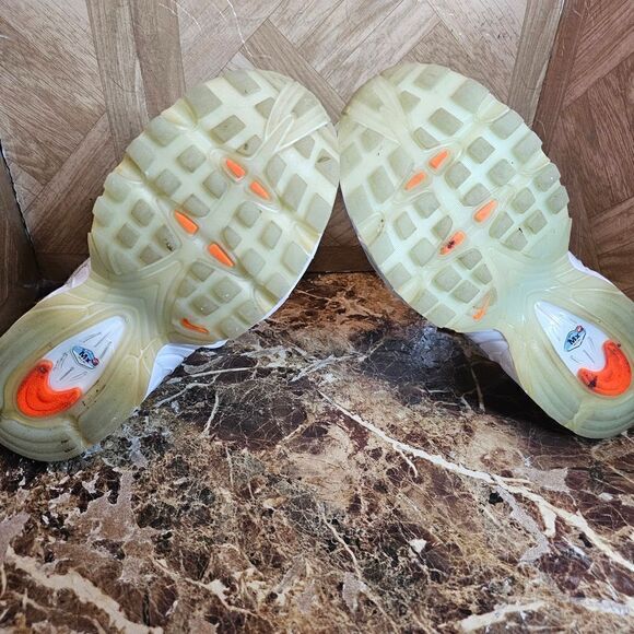 Nike women's Air Max Tail Wind white running training shoes size 7.5. - Picture 4 of 11